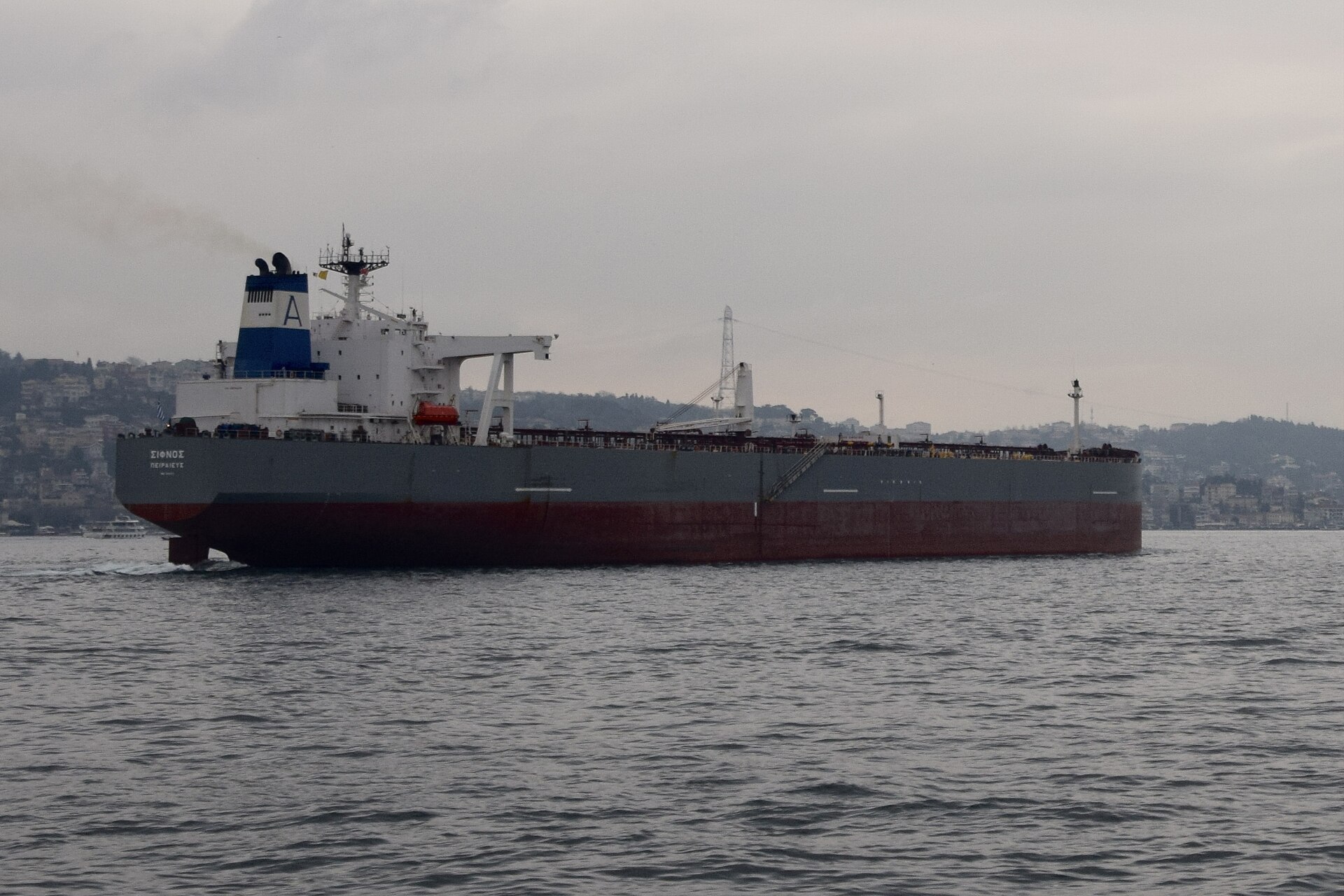Container vessel loading at port